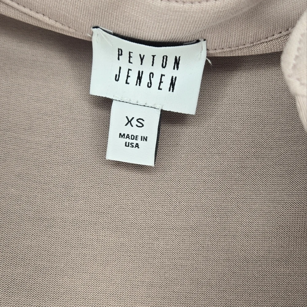 Peyton Jensen Blush Pink V-Neck Blouse XS – Feminine & Flowy - Picture 4 of 4